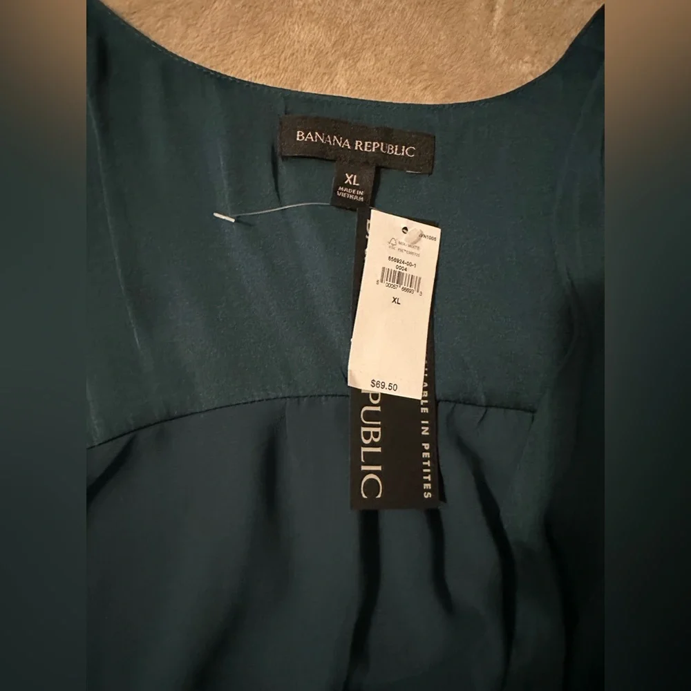 Emerald green wrap top - Picture 2 of 5